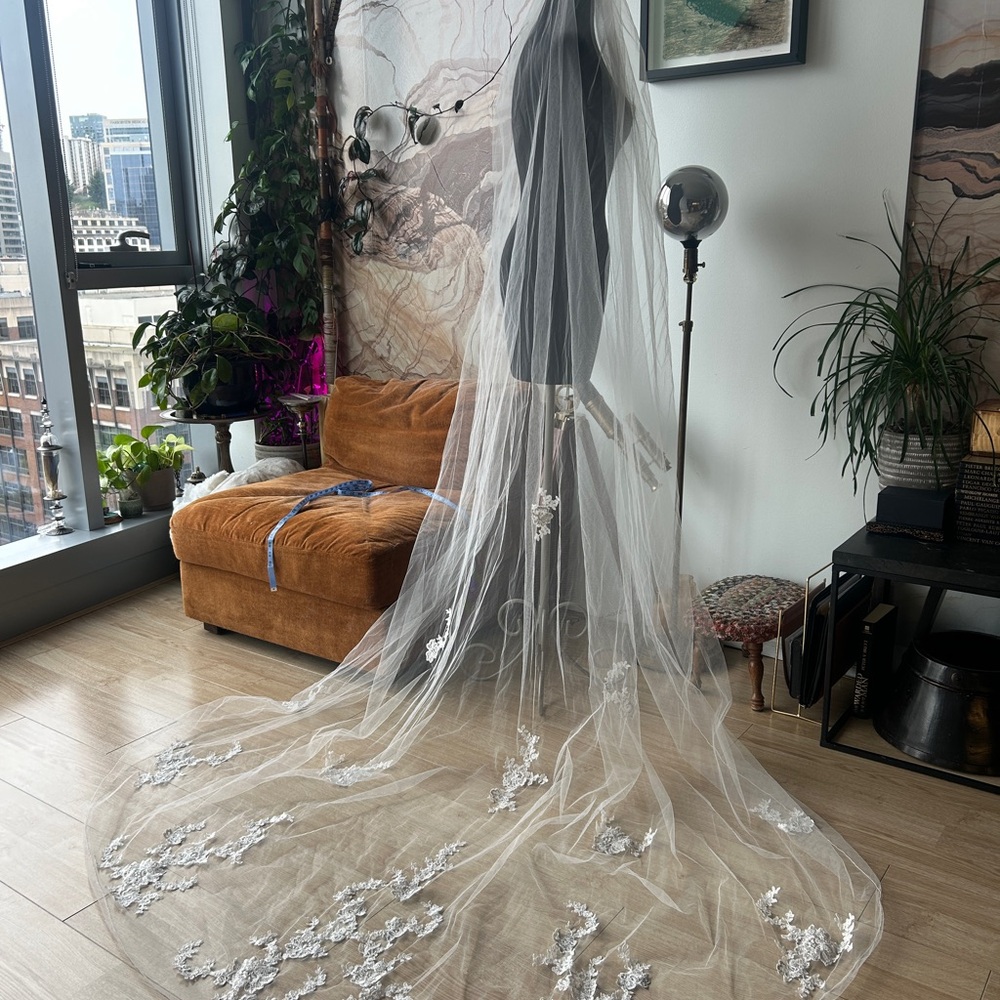 Elegant White Floral Wedding Veil